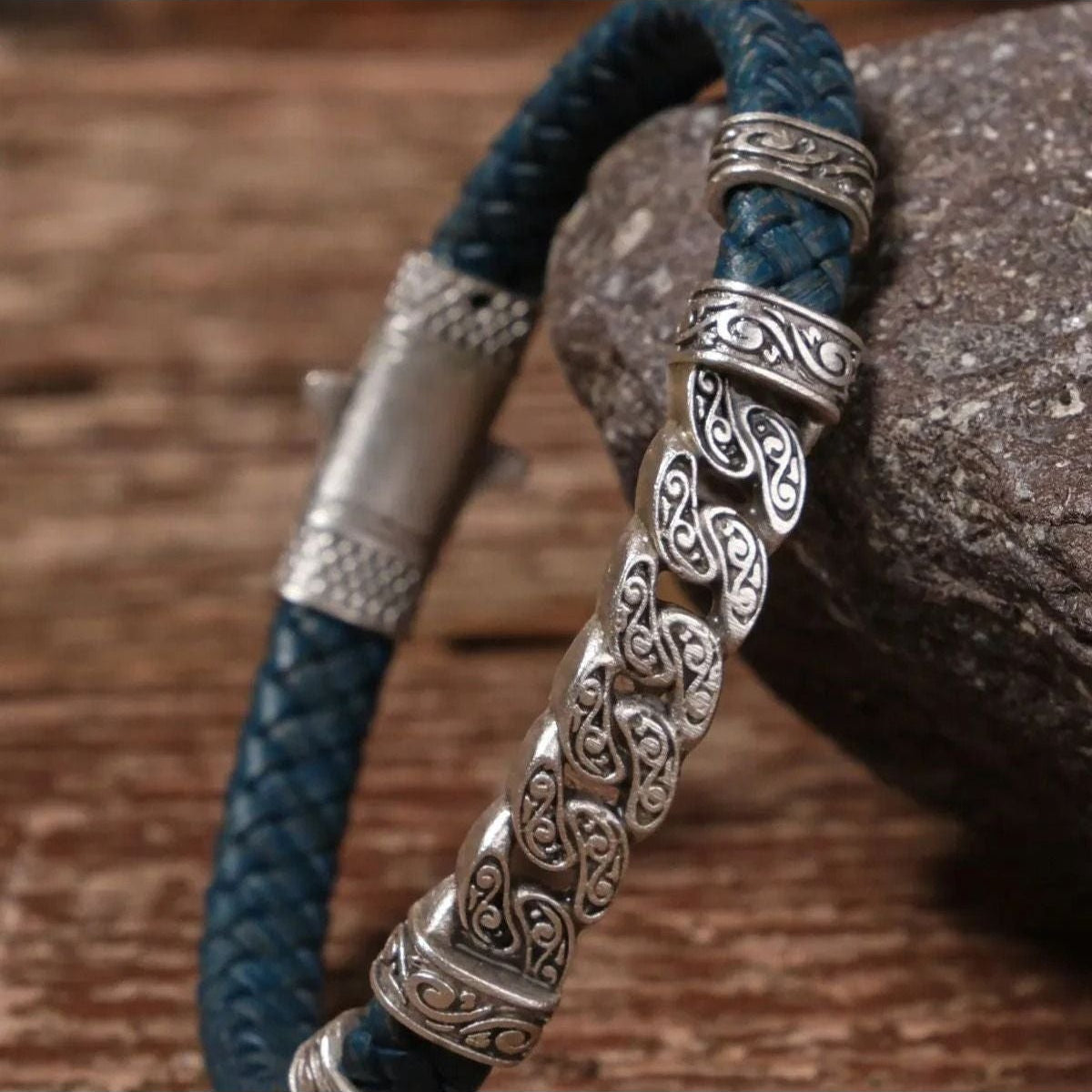 El Yapımı Hakiki Deri ve Pirinç Motifli Kilitli Tokalı Bileklik SPF-P-002