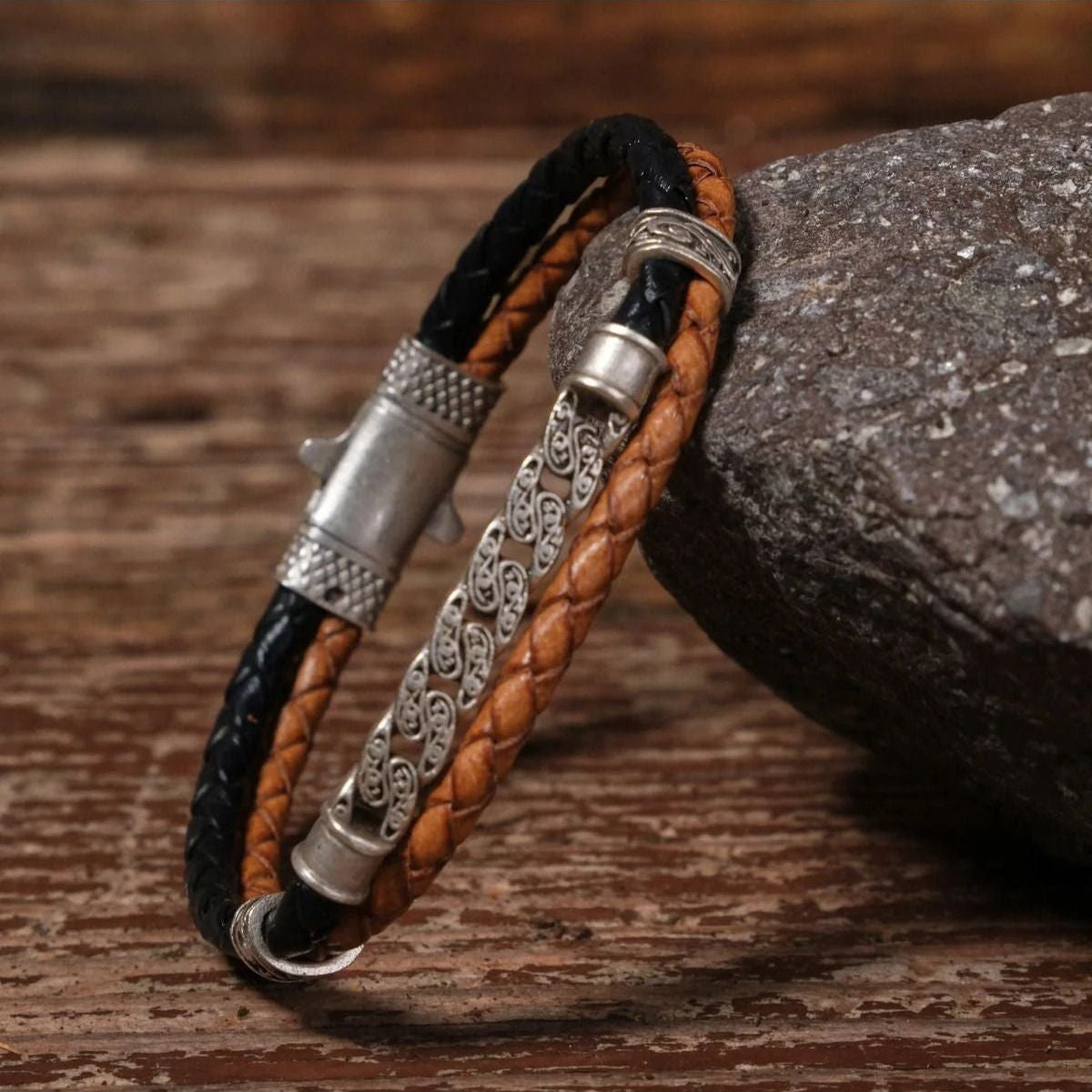 El Yapımı Hakiki Deri ve Pirinç Motifli Kilitli Tokalı Bileklik SPF-P-011