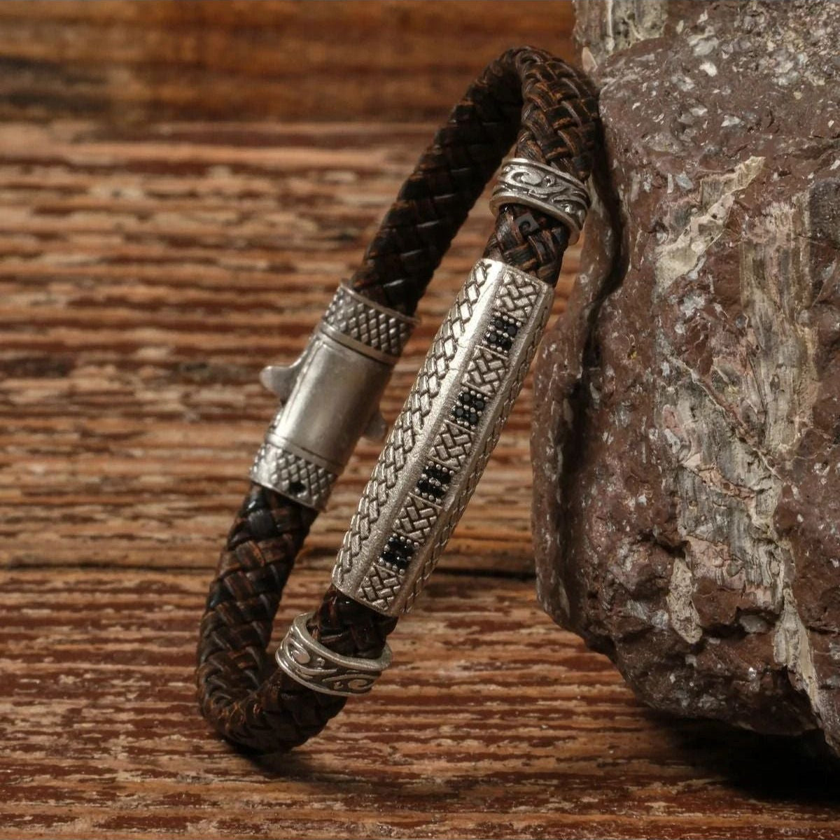 El Yapımı Hakiki Deri ve Pirinç Motifli Kilitli Tokalı Bileklik SPF-P-024