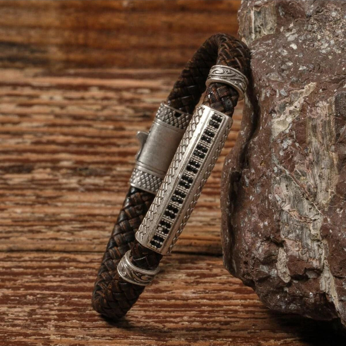 El Yapımı Hakiki Deri ve Pirinç Motifli Kilitli Tokalı Bileklik SPF-P-020