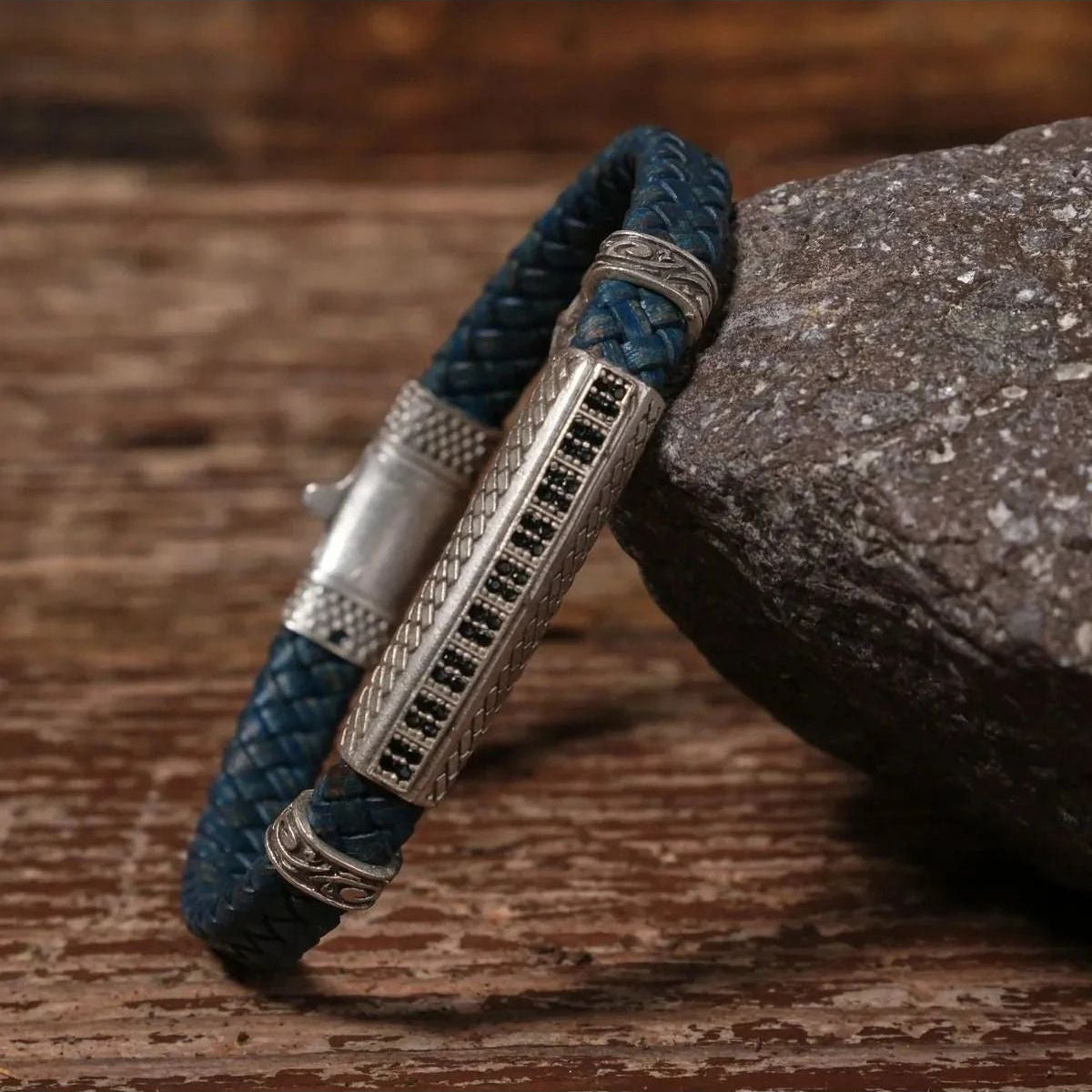 El Yapımı Hakiki Deri ve Pirinç Motifli Kilitli Tokalı Bileklik SPF-P-010