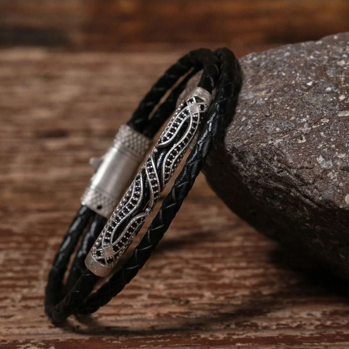 El Yapımı Hakiki Deri ve Pirinç Motifli Kilitli Tokalı Bileklik SPF-P-009