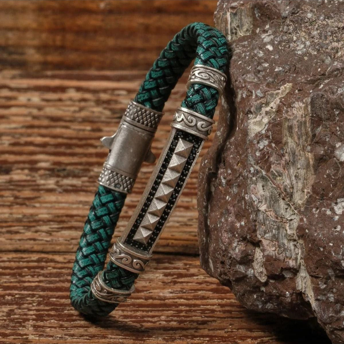 El Yapımı Hakiki Deri ve Pirinç Motifli Kilitli Tokalı Bileklik SPF-P-015