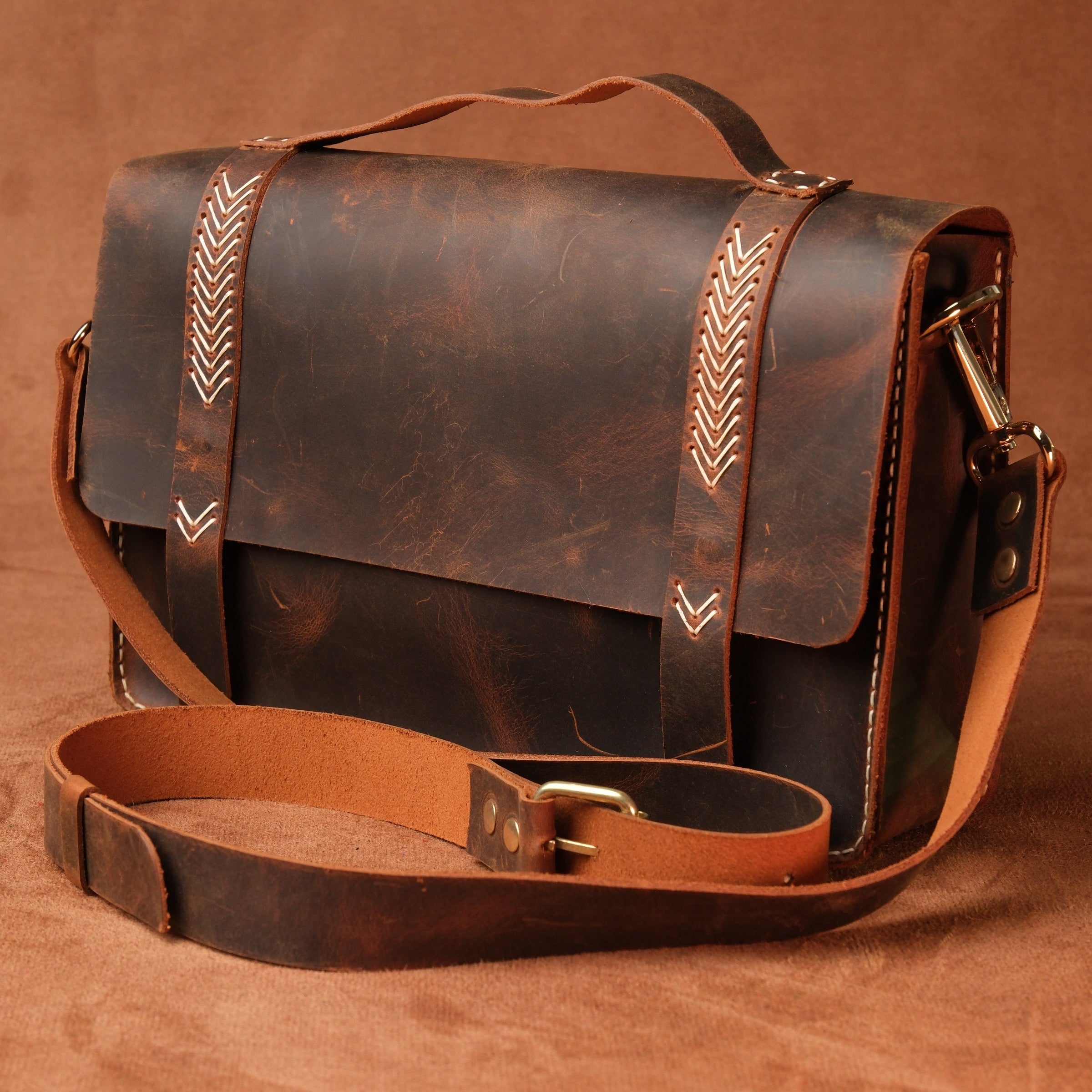 El Yapımı %100 Hakiki Dana Derisi Omuz Çantası 27cmx18cmx8cm SPF-C-008