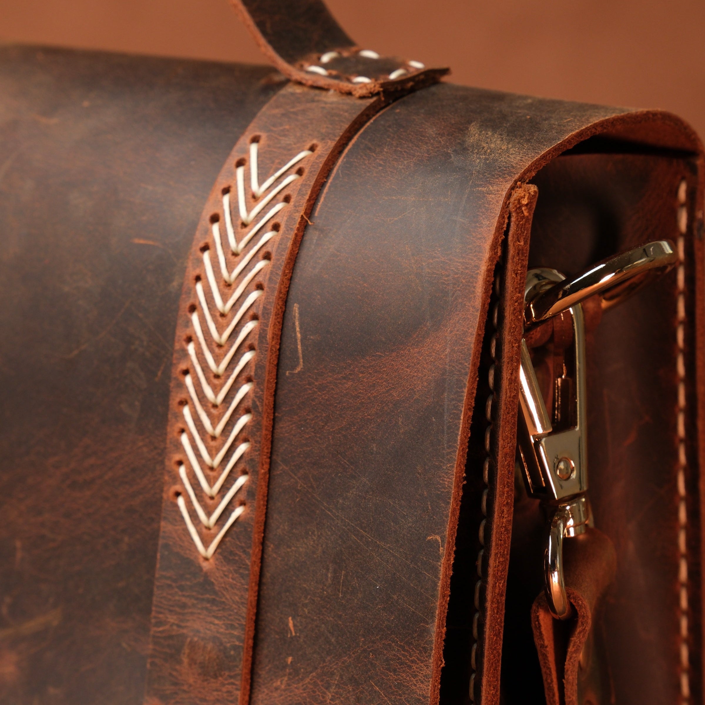 El Yapımı %100 Hakiki Dana Derisi Omuz Çantası 27cmx18cmx8cm SPF-C-008