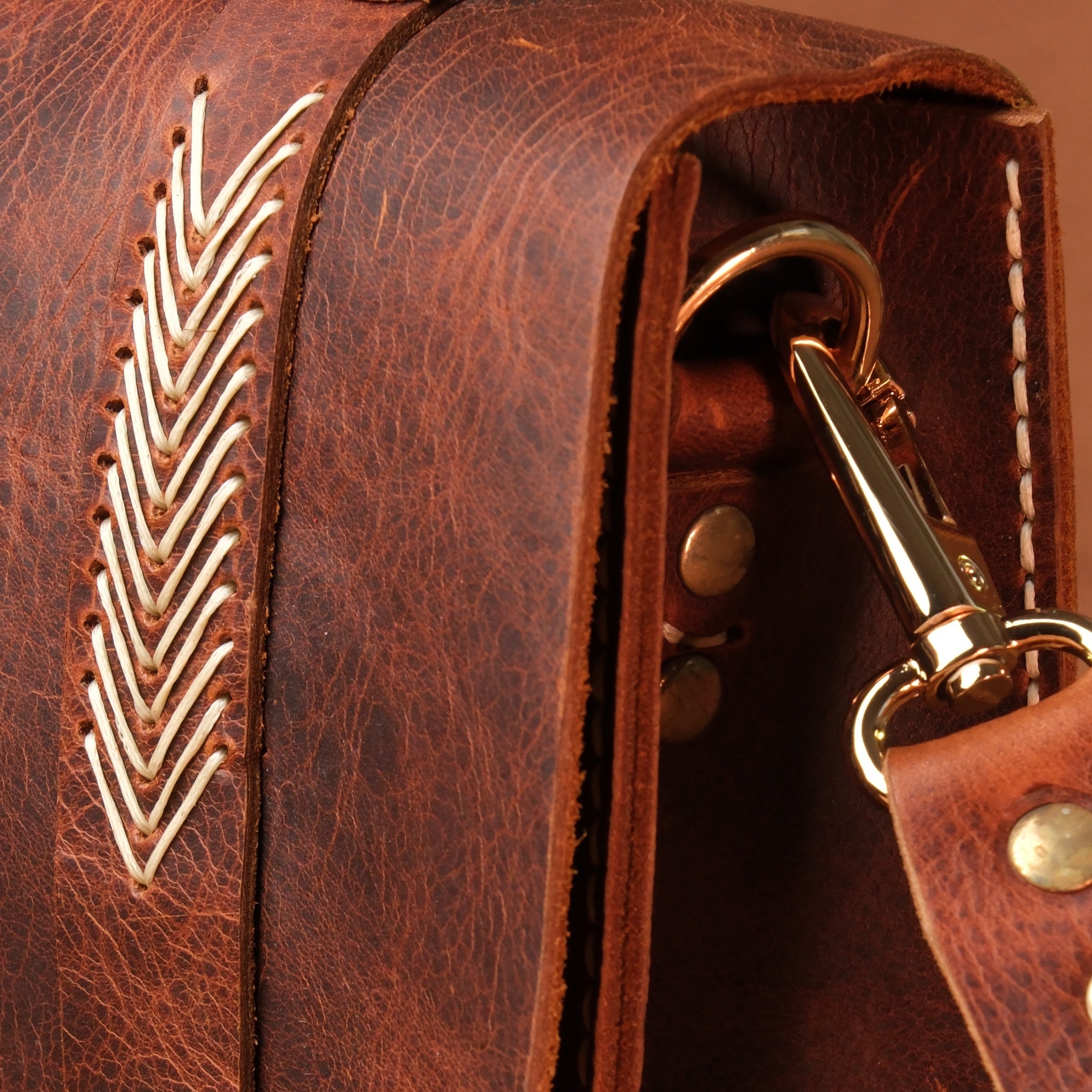 El Yapımı %100 Hakiki Dana Derisi Omuz Çantası 27cmx18cmx8cm SPF-C-007