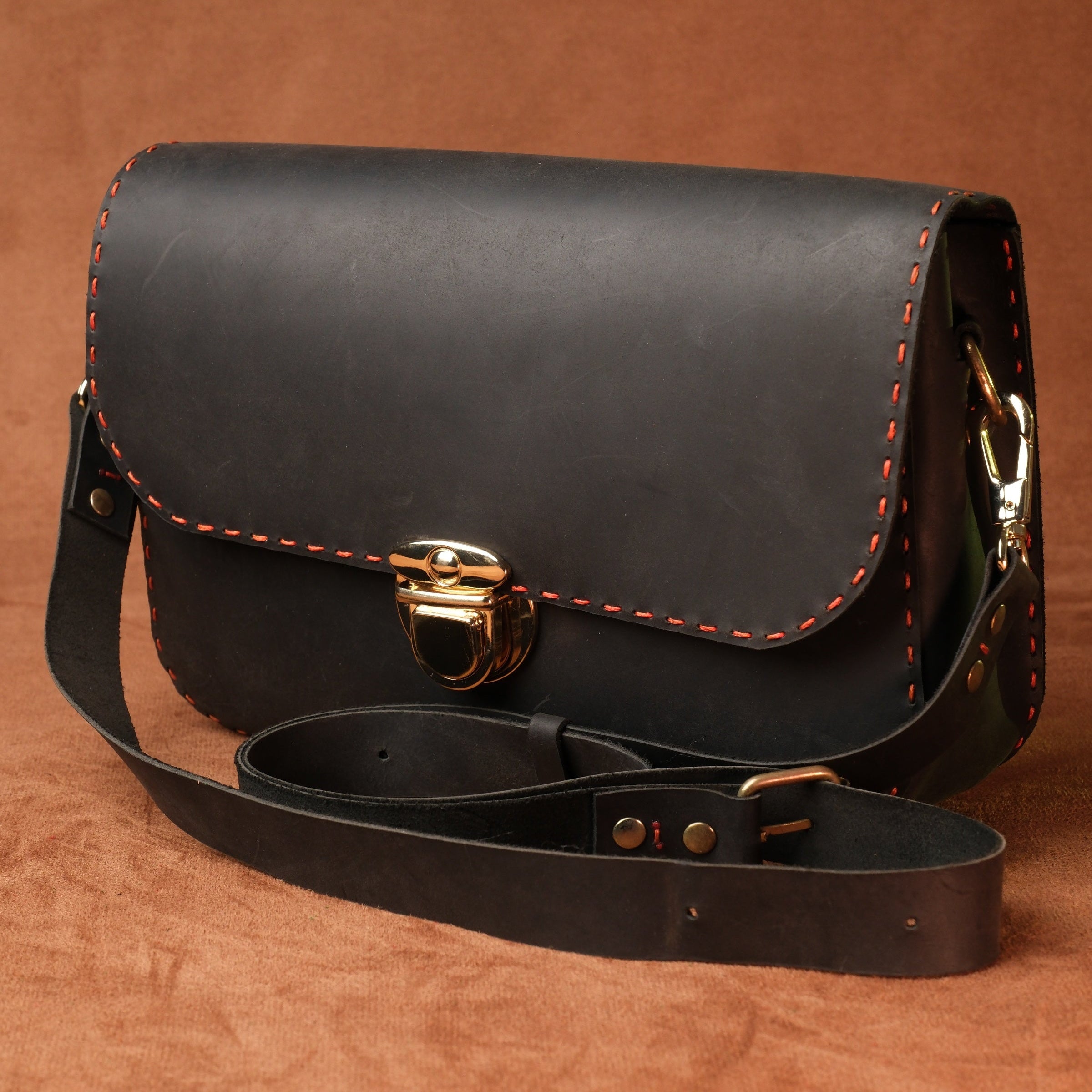 El Yapımı %100 Hakiki Dana Derisi Omuz Çantası 26cmx19cmx6cm SPF-C-003