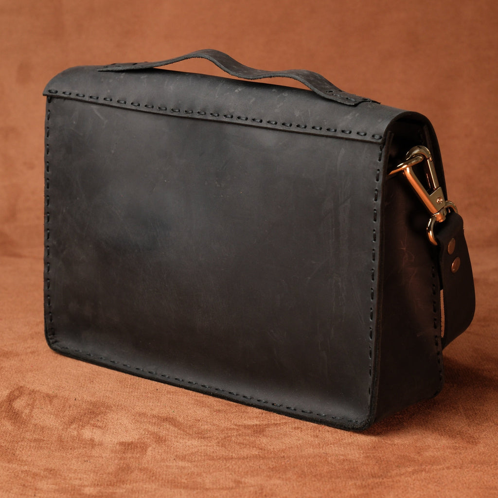 El Yapımı %100 Hakiki Dana Derisi Omuz Çantası 24cmx17cmx9cm SPF-C-018