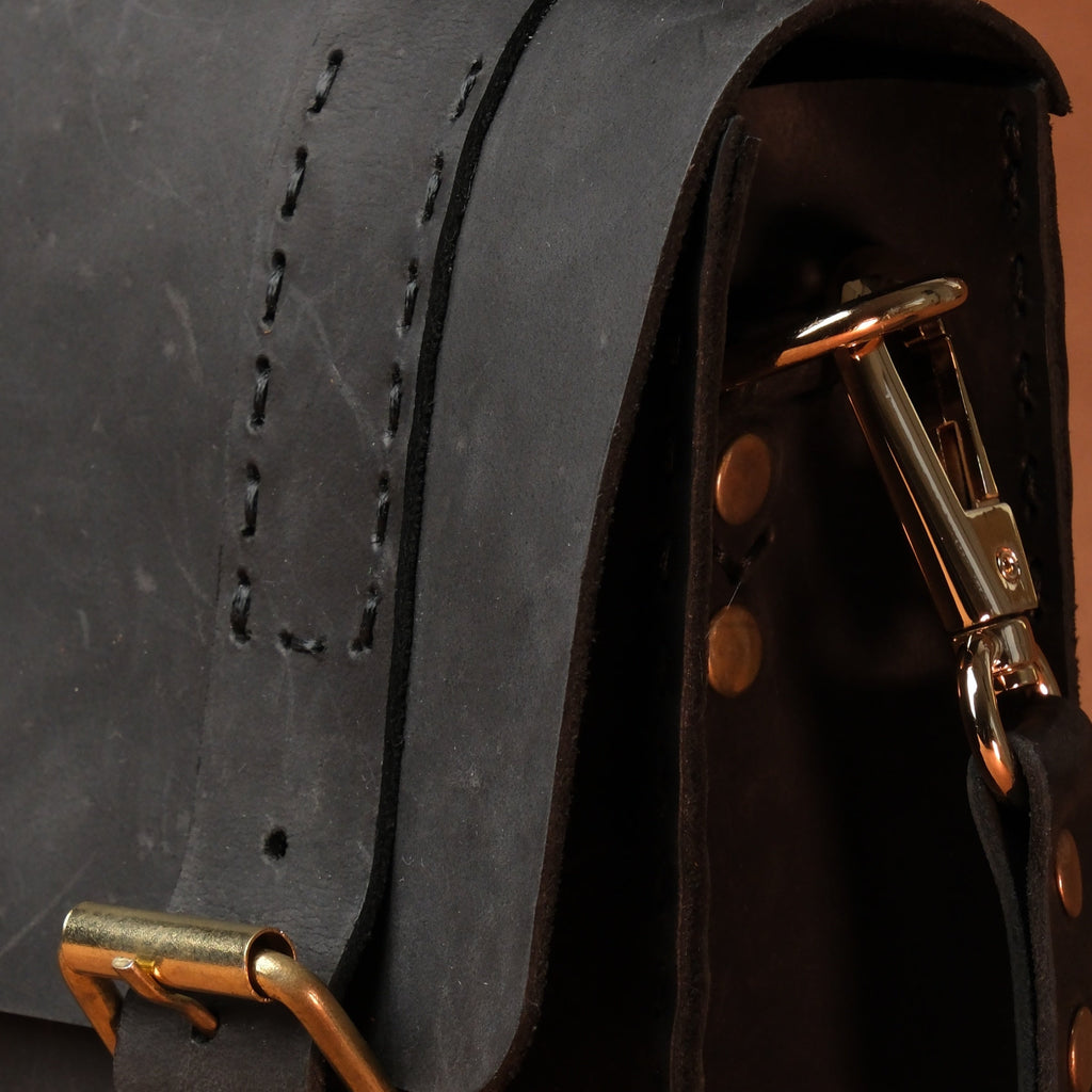 El Yapımı %100 Hakiki Dana Derisi Omuz Çantası 24cmx17cmx9cm SPF-C-018