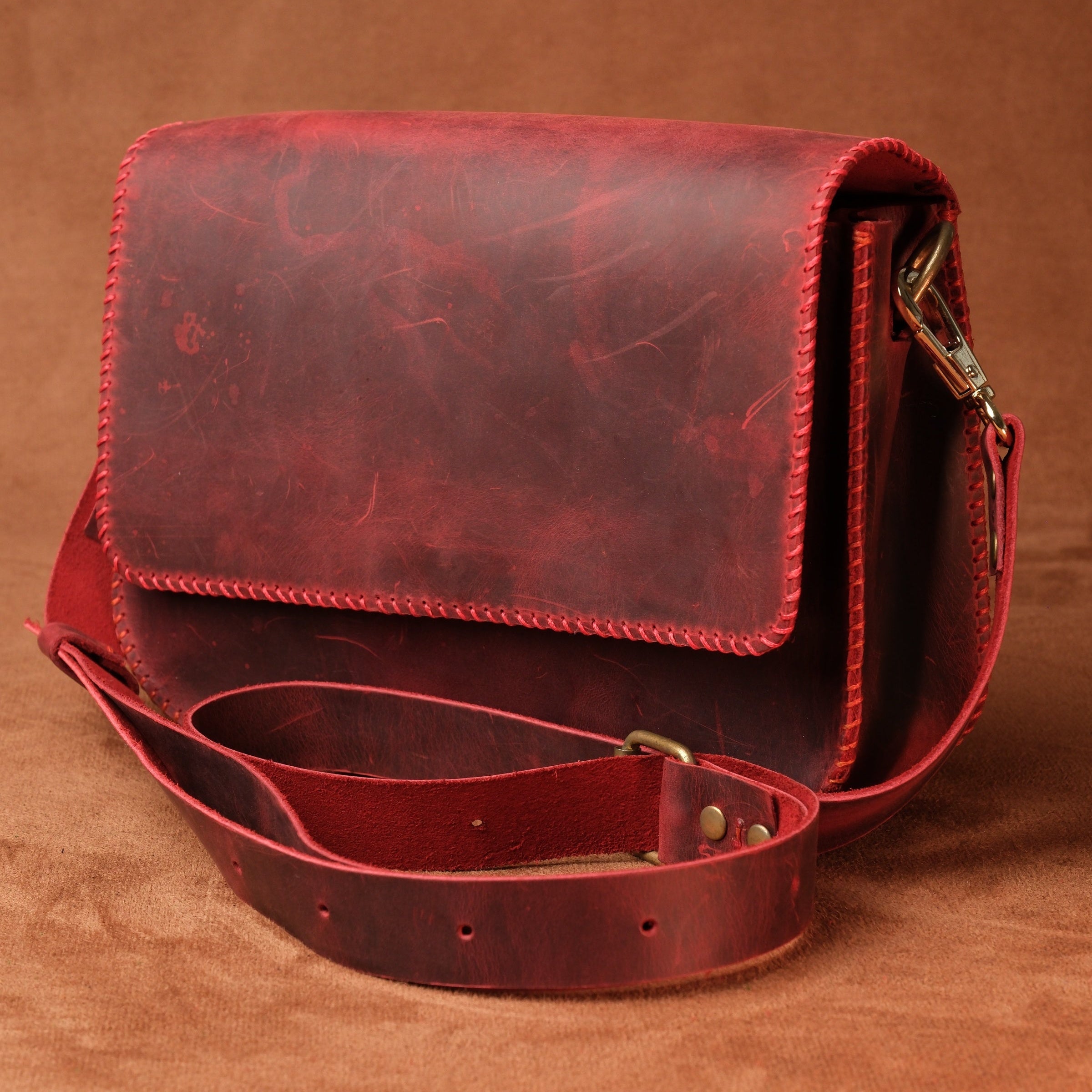 El Yapımı %100 Hakiki Dana Derisi Omuz Çantası 24cmx20cmx6cm SPF-C-002