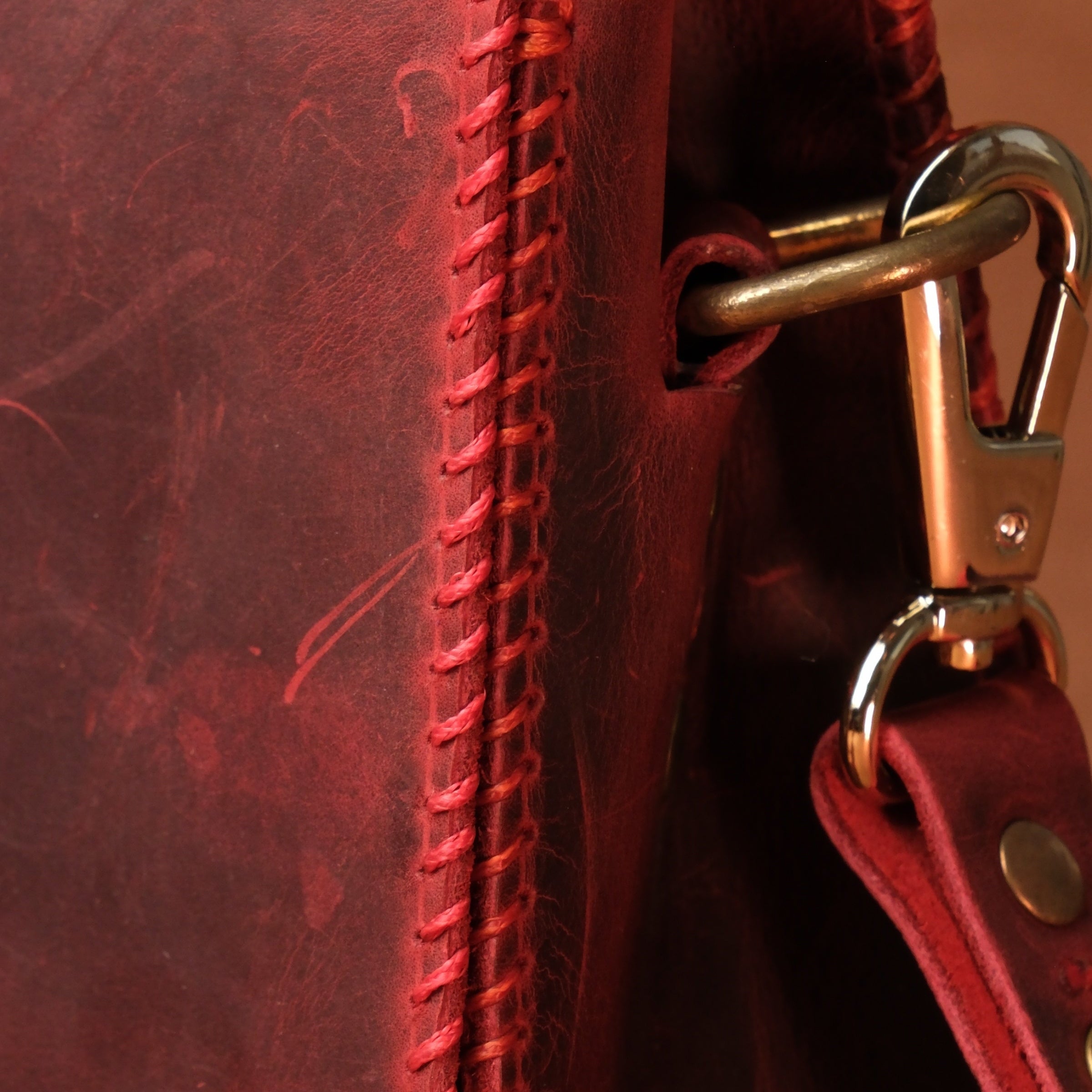 El Yapımı %100 Hakiki Dana Derisi Omuz Çantası 24cmx20cmx6cm SPF-C-002