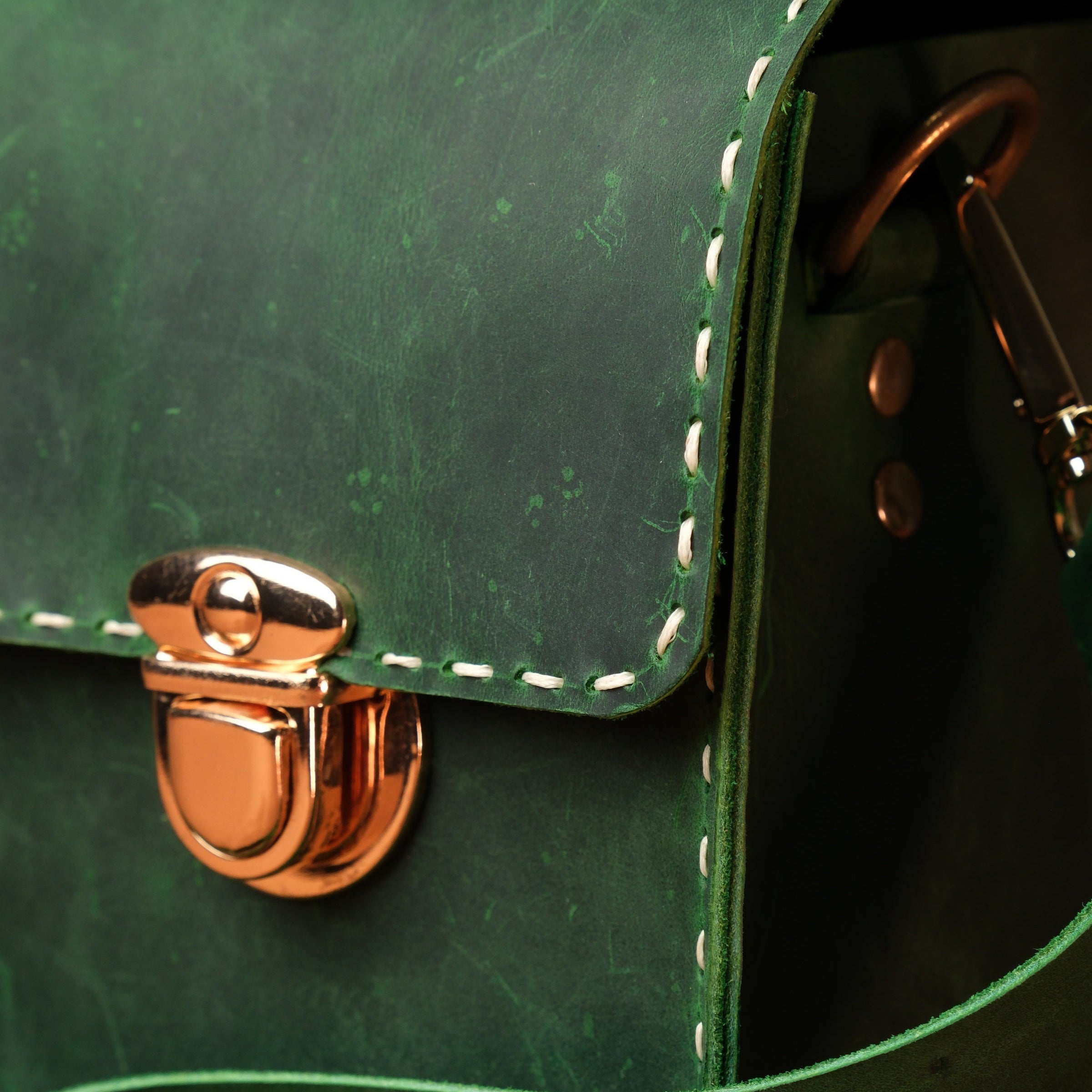 El Yapımı %100 Hakiki Dana Derisi Omuz Çantası 11cmx13cmx18cm SPF-C-019