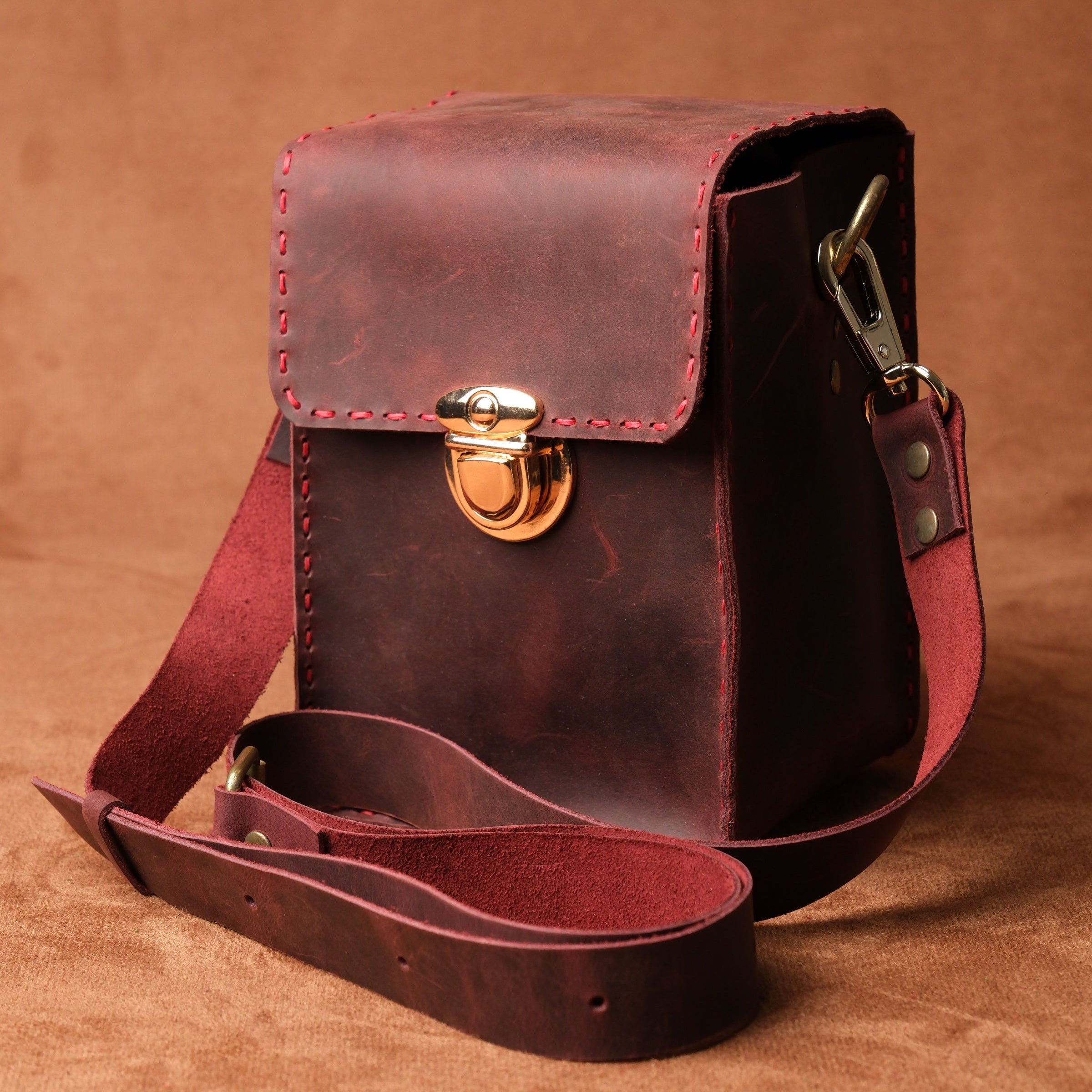 El Yapımı %100 Hakiki Dana Derisi Omuz Çantası 11cmx13cmx18cm SPF-C-021