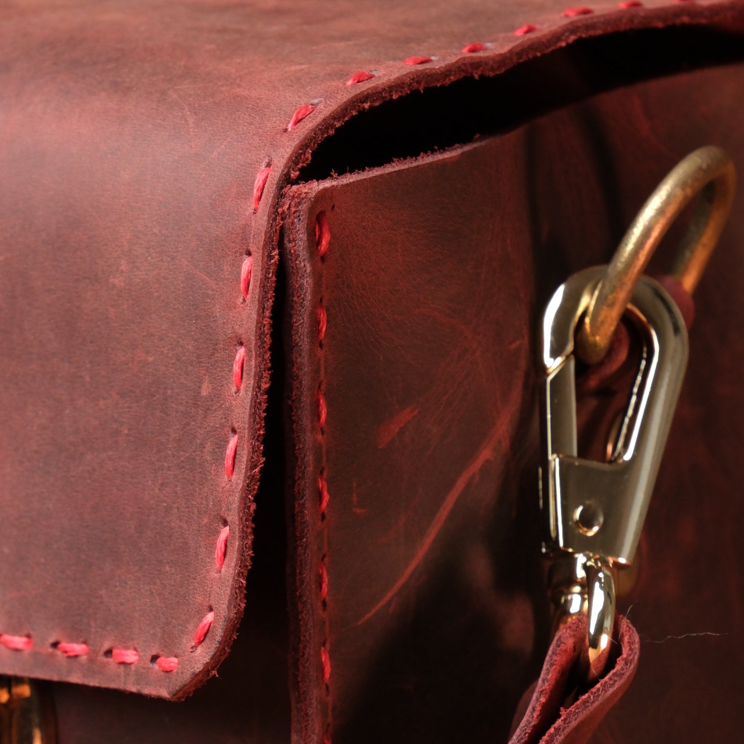 El Yapımı %100 Hakiki Dana Derisi Omuz Çantası 11cmx13cmx18cm SPF-C-021