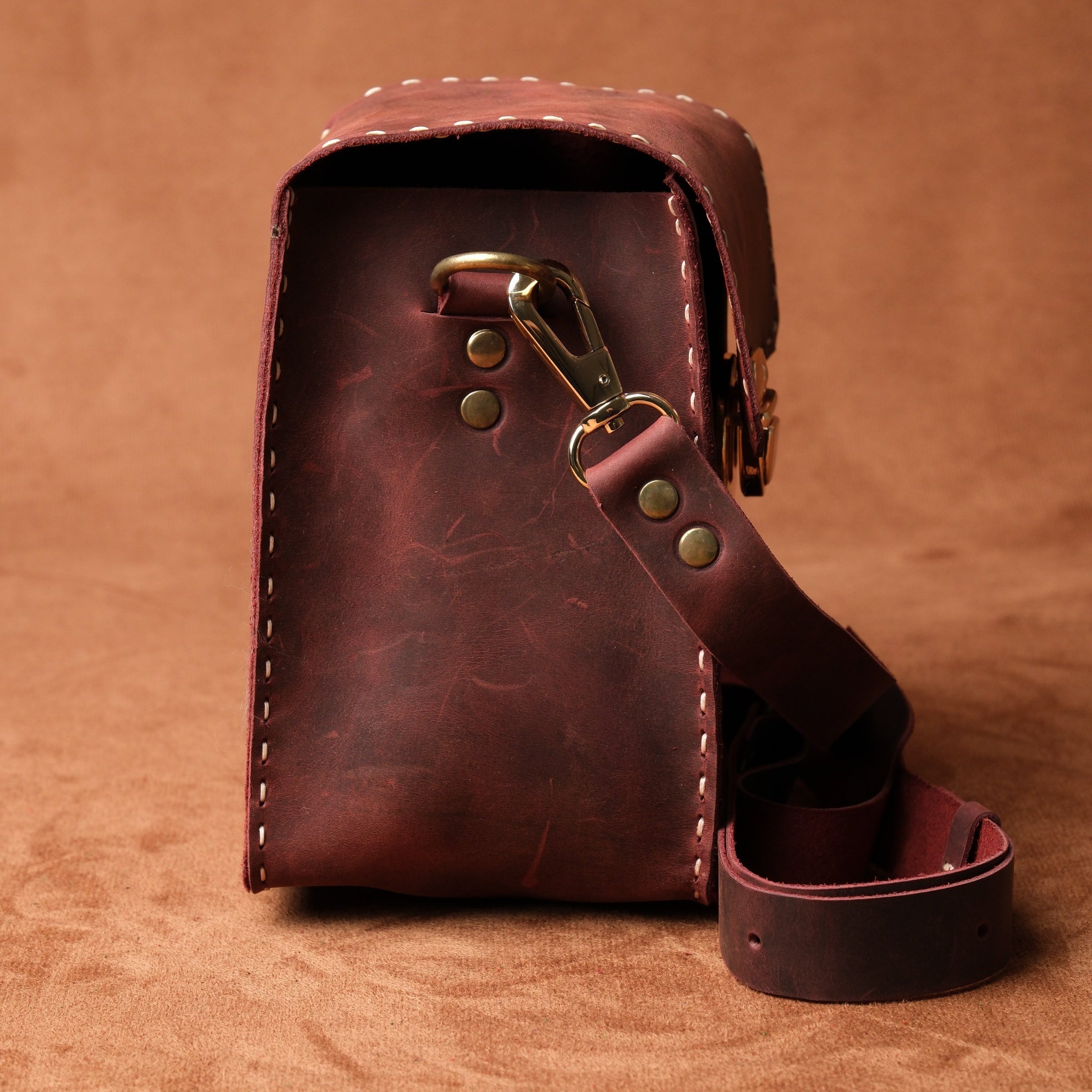 El Yapımı %100 Hakiki Dana Derisi Omuz Çantası 11cmx13cmx18cm SPF-C-020