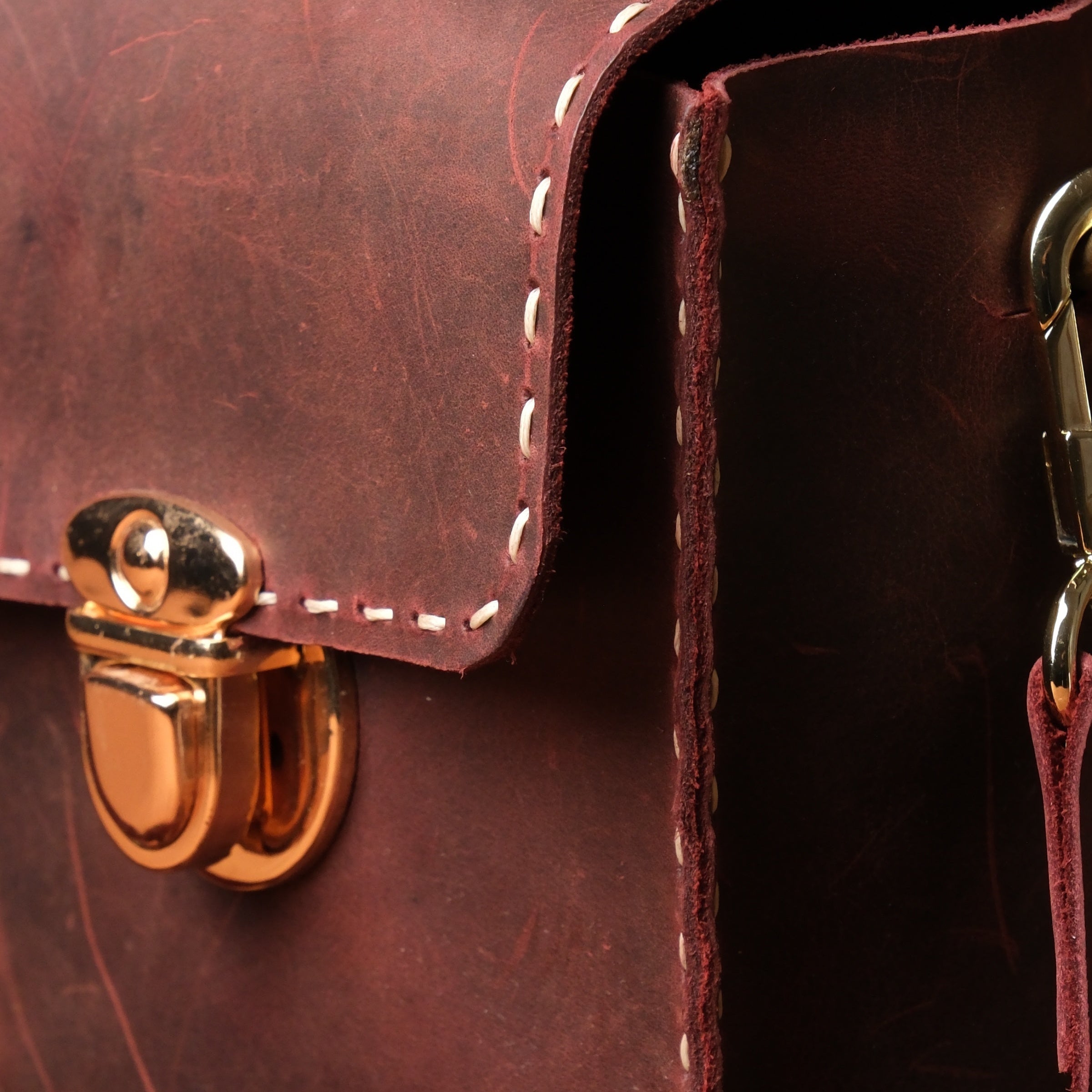 El Yapımı %100 Hakiki Dana Derisi Omuz Çantası 11cmx13cmx18cm SPF-C-020